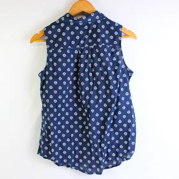 St. John's Bay Navy Blue and White Patterned Button-Up Vest Women's Medium