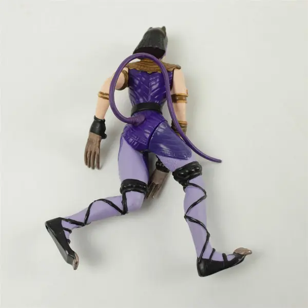 Kenner 1996 Legends of Batman Egyptian Catwoman Feline Foe 5in Action Figure