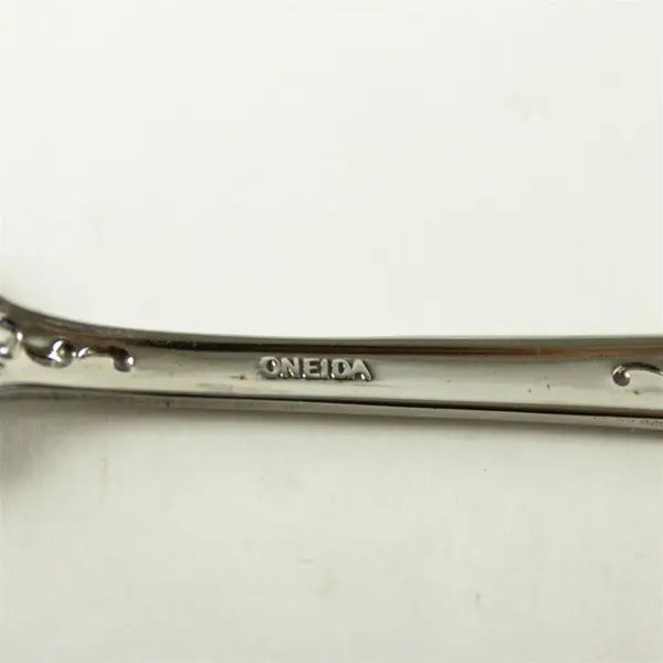 Set of 5 Oneida Barcelona Stainless Flat Handle Master Butter Knives