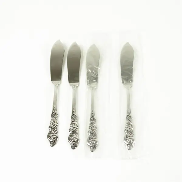 Set of 4 Oneida Barcelona Stainless Flat Handle Master Butter Knives