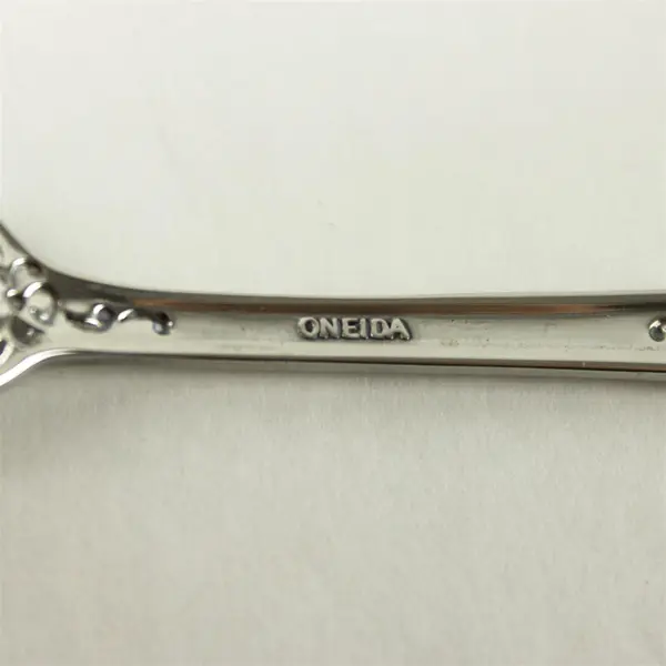 Set of 4 Oneida Barcelona Stainless Flat Handle Master Butter Knives