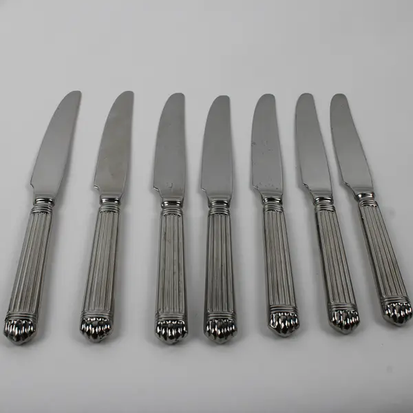 Lot of 7 Wallace Silver Chardonnay Pattern 18/10 SS Dinner Knives 9.5" Good
