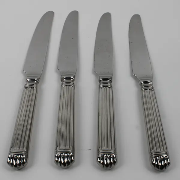Lot of 4 Wallace Silver Chardonnay Pattern 18/10 SS Dinner Knives 9.5" Good