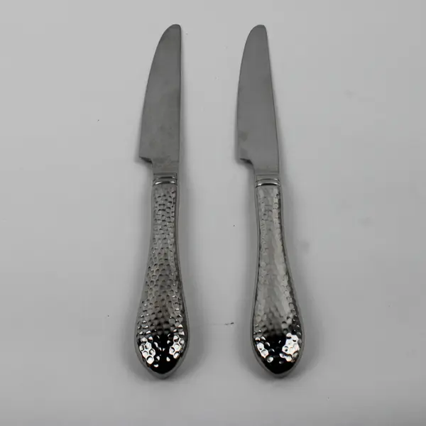 2 Wallace Silver Colonial Hammered Pattern 18/10 SS Dinner Knives 9.75" Rare
