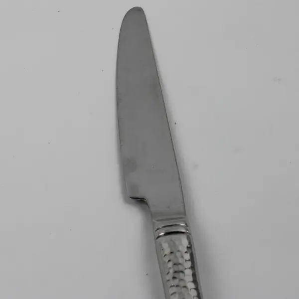 2 Wallace Silver Colonial Hammered Pattern 18/10 SS Dinner Knives 9.75" Rare