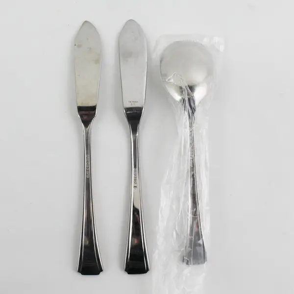 Lot of 3  Oneida Bordeaux Stainless Sugar Spoon & 2 Flat Handle Butter Knives
