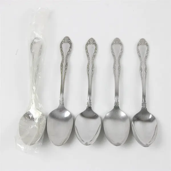 Set of 5 Oneida Bourbon Stainless Teaspoons