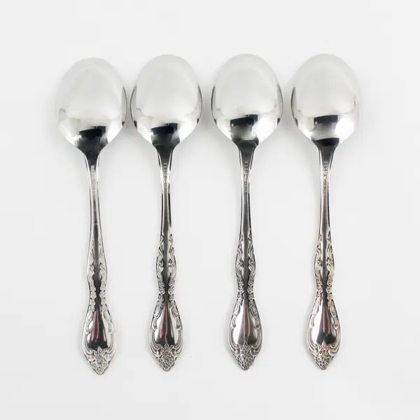 Set of 4 Oneida Bourbon Stainless Teaspoons