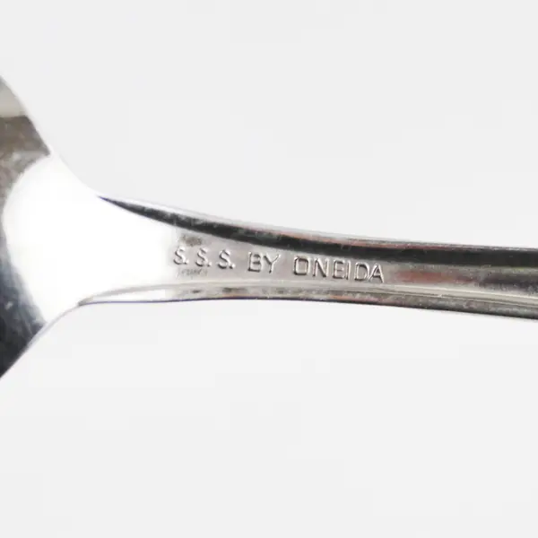 Set of 4 Oneida Bourbon Stainless Teaspoons