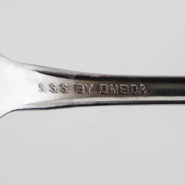 Set of 4 Oneida Bourbon Stainless Teaspoons