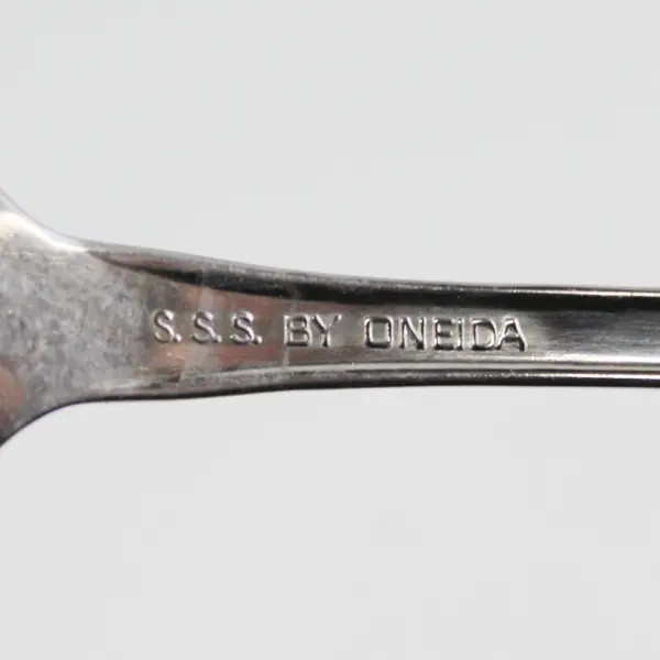 Set of 5 Oneida Bourbon Stainless Teaspoons