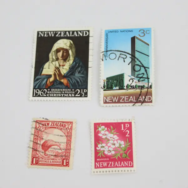Lot Of 4 New Zealand Stamps Madonna Kiwi UN Manuka Flower Used Canceled