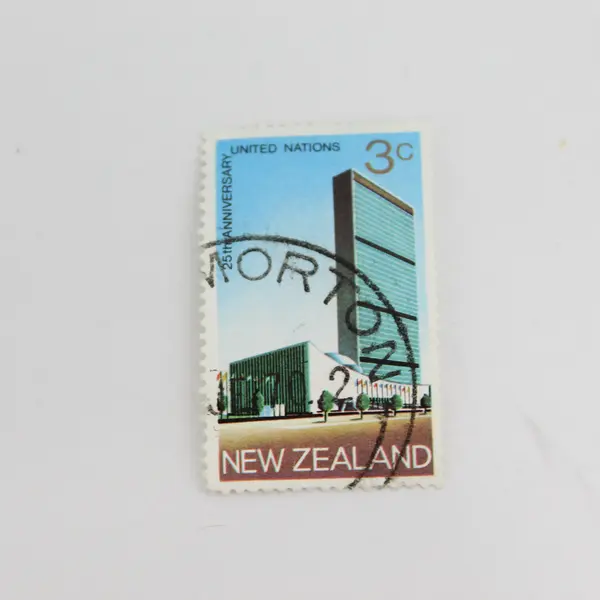 Lot Of 4 New Zealand Stamps Madonna Kiwi UN Manuka Flower Used Canceled