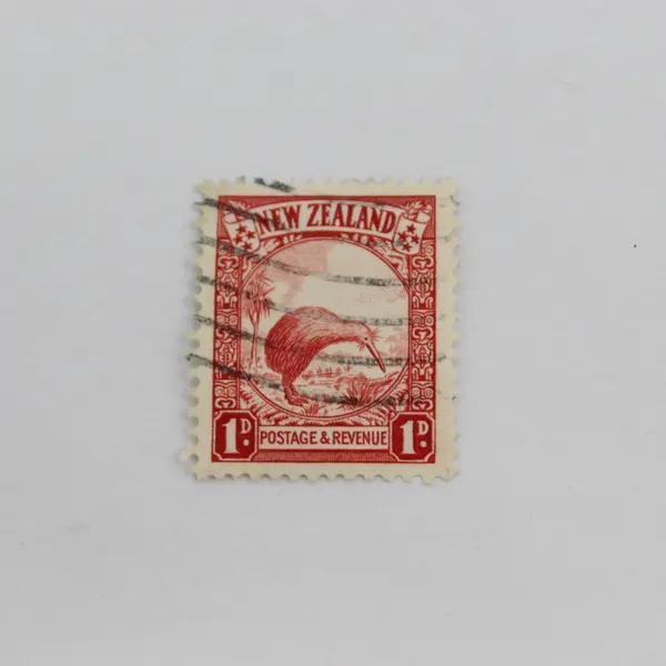 Lot Of 4 New Zealand Stamps Madonna Kiwi UN Manuka Flower Used Canceled