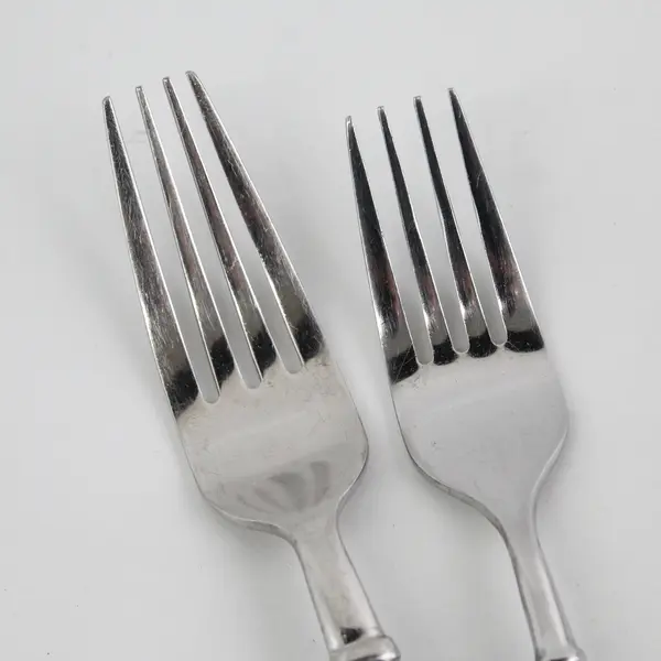 Lot of 4 Hampton Silversmiths Avignon2 Stainless Dinner Fork & 3 Salad Forks