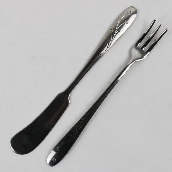 Lot Of 5 Wallace Silver Starglow (Stainless) Flatware 3 Butter Knives, Fork, Pie