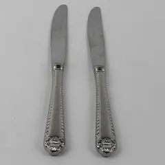 Lot of 2 Wallace Silver French Shell Pattern 18/8 SS Dinner Knives 8.75" Good 