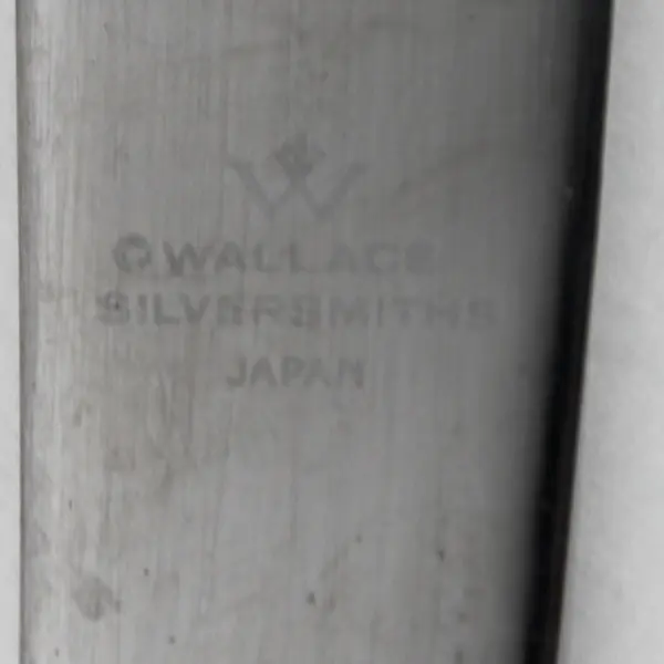 Lot of 2 Wallace Silver French Shell Pattern 18/8 SS Dinner Knives 8.75" Good 