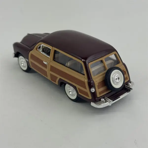 Signature  1949 Ford Woody Wagon 1:38 Scale Brown Die Cast Car SS5737