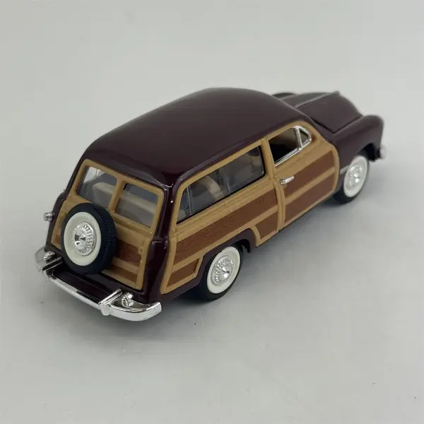 Signature  1949 Ford Woody Wagon 1:38 Scale Brown Die Cast Car SS5737