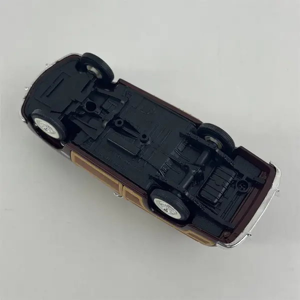 Signature  1949 Ford Woody Wagon 1:38 Scale Brown Die Cast Car SS5737
