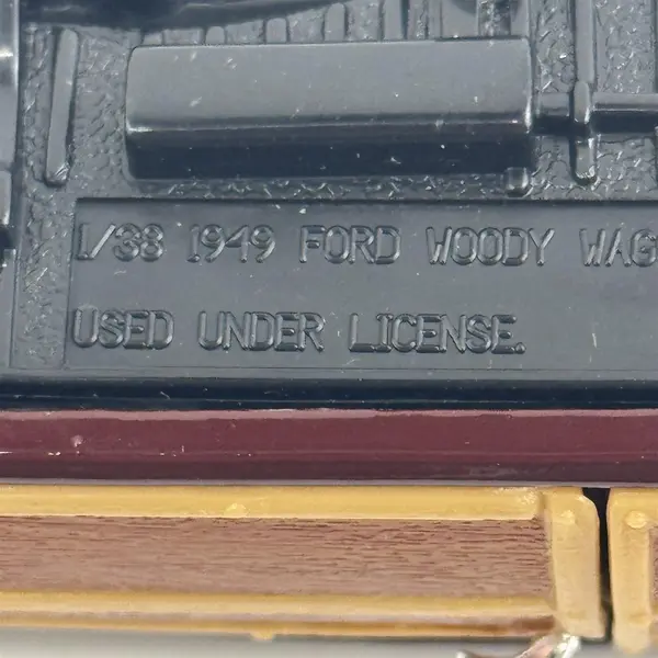 Signature  1949 Ford Woody Wagon 1:38 Scale Brown Die Cast Car SS5737