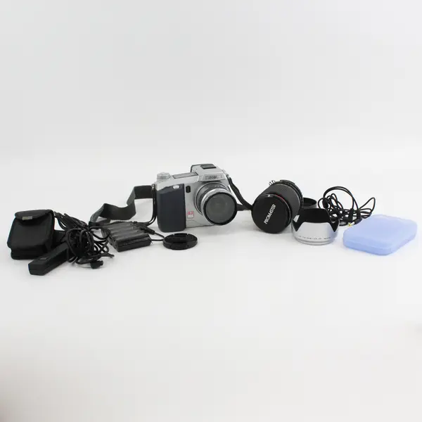 Minolta DiMage 7 Digital Camera 5.2 MP With Manual Lenses Battery Case