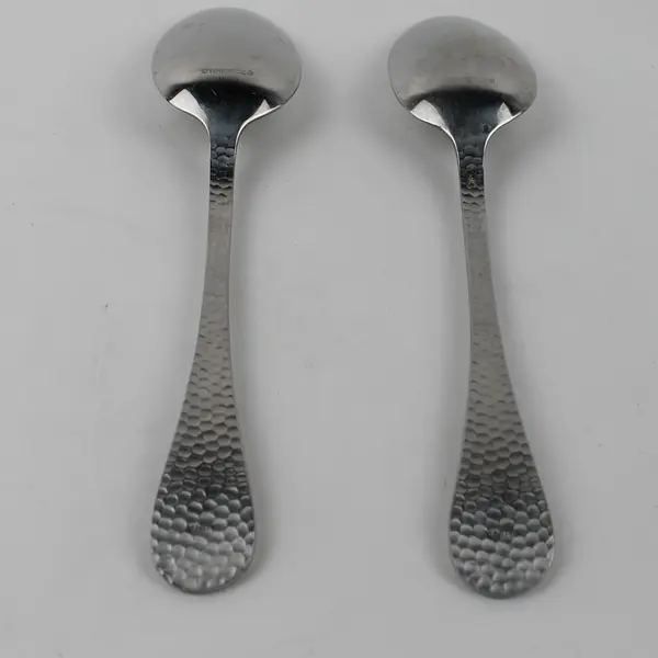 Lot of 2 Wallace Silver Hammered Pattern Stainless Oval Soup Spoons 8.25" Good