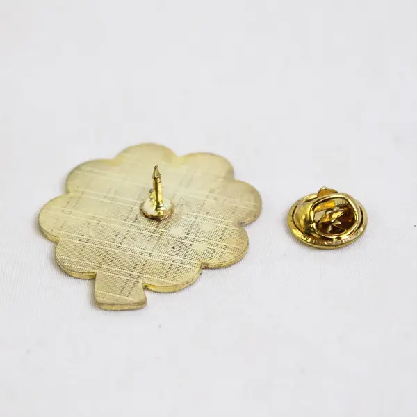 Fitzgeralds Casino Hotel Reno United States Flag Shamrock Lapel Pin