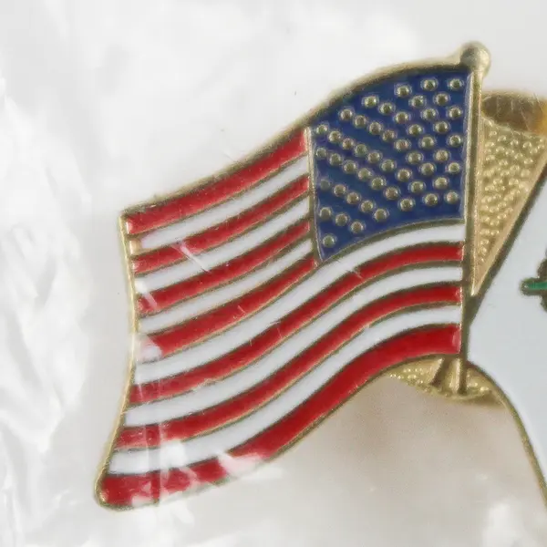 Fitzgeralds Casino Reno Nevada USA Flag Gold Tone Metal Lapel Hat Pin