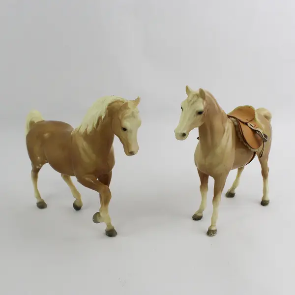 2 Vintage Breyer Glossy Palomino Horses One With A Leather Saddle 9.5"
