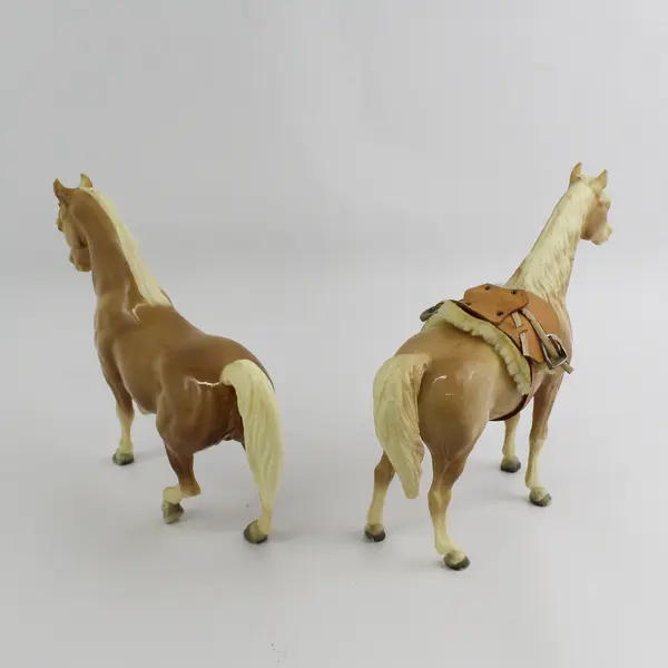 2 Vintage Breyer Glossy Palomino Horses One With A Leather Saddle 9.5"
