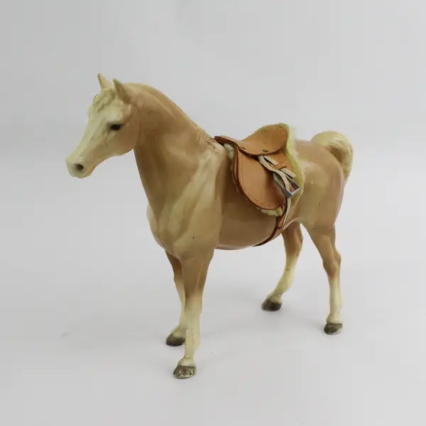 2 Vintage Breyer Glossy Palomino Horses One With A Leather Saddle 9.5"