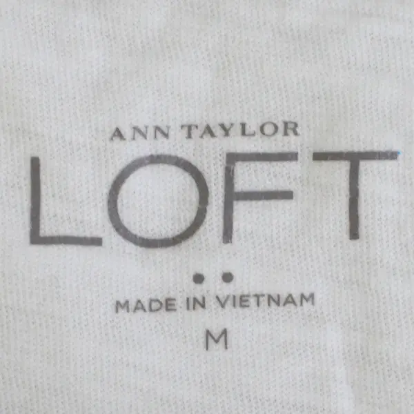 Ann Taylor Loft Women's M White w/Black Rose Graphic 1/2 Sleeve Shirt