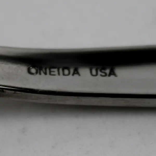 Oneida Silver Radius Pattern Stainless Steel Solid Fish Knife 7.75" Good