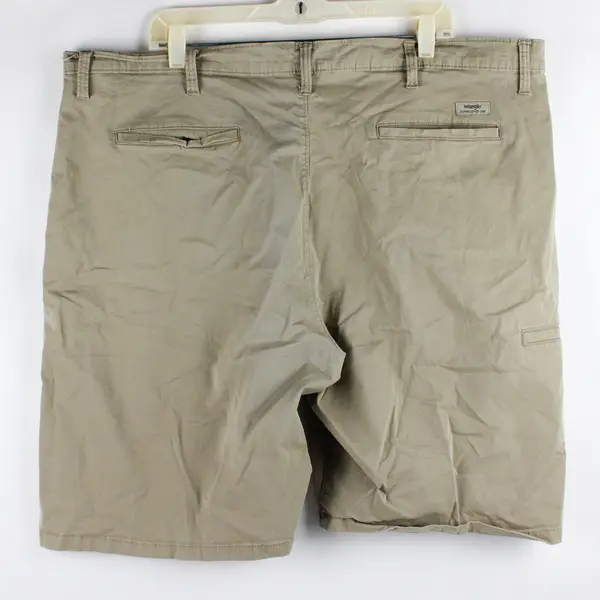 Wrangler Flat Front Khaki Bermuda Shorts Men's Size 44