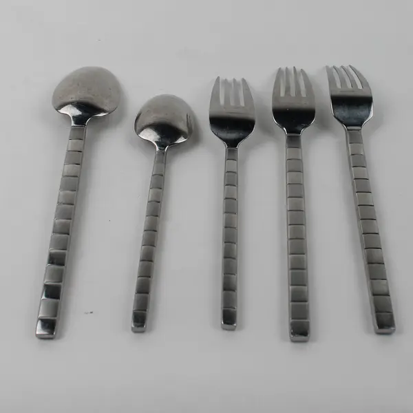 5 Cambridge Silver Unknown Pattern 18/10 Satin Frosted Geometric Square Handles