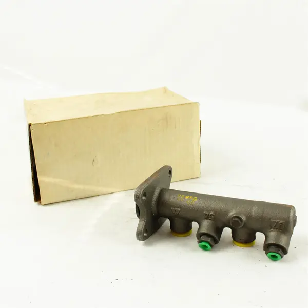 Crown Automotive Brake Master Cylinder 11-2043 Open Box OEM