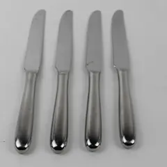 Lot Of 4 Wallace Silver Classic Pattern Pottery Barn 18/8 SS Dinner Knives 9.5"