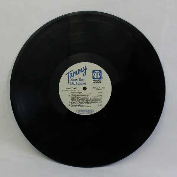 LP 1982 “Tammy Sings The Old Hymns” PTL Records
