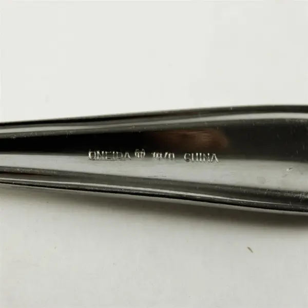 Set of 2 Oneida Dylan Stainless Place/Oval Soup Spoons