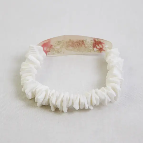 Hawaiian Jewelry White Puka Shell Elastic Sea Turtles Maui Bracelet from Hawaii