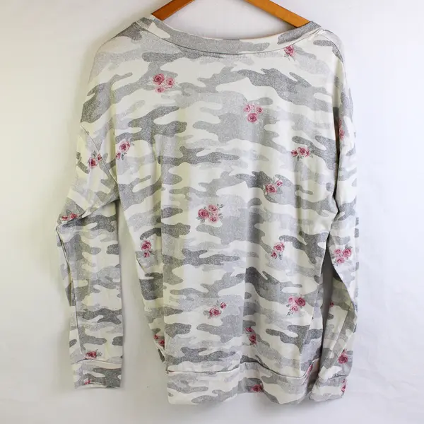 Secret Treasures Gray Camo Pink Rose Print Pajama Top Women's Large 12-14