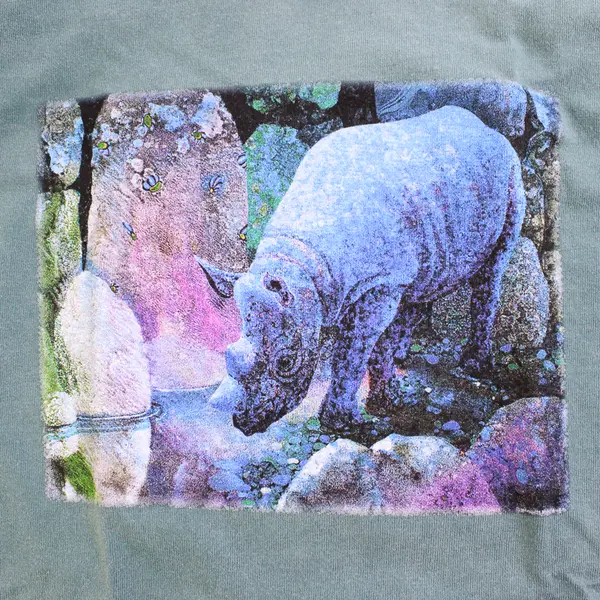 NWOT Vtg Comfort Colors Adult M Lilac Rhino Graphic Short Sleeve T-Shirt