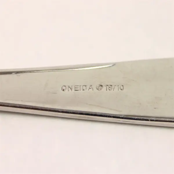 Oneida Silver Manderly Pattern 18/10 Stainless Oval Soup Spoon 8" Rare Piece 