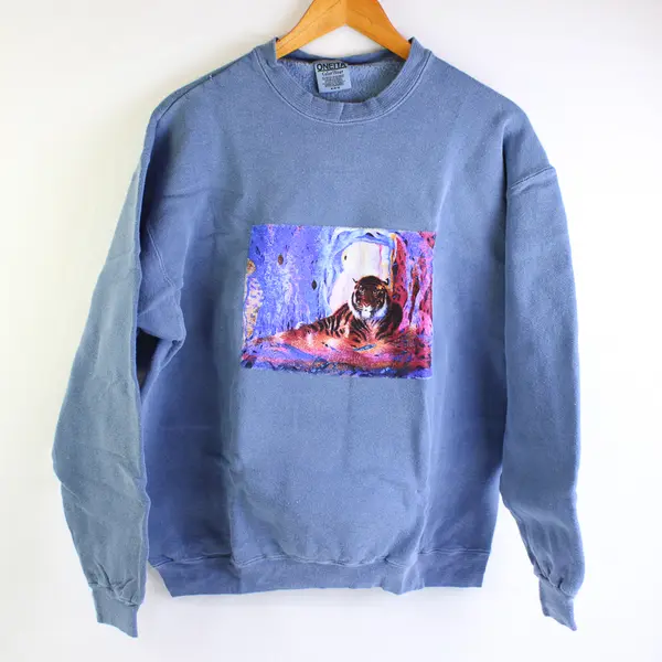 NWOT Vtg Oneita Adult M Blue Tiger Graphic Crew Neck Pullover Sweater