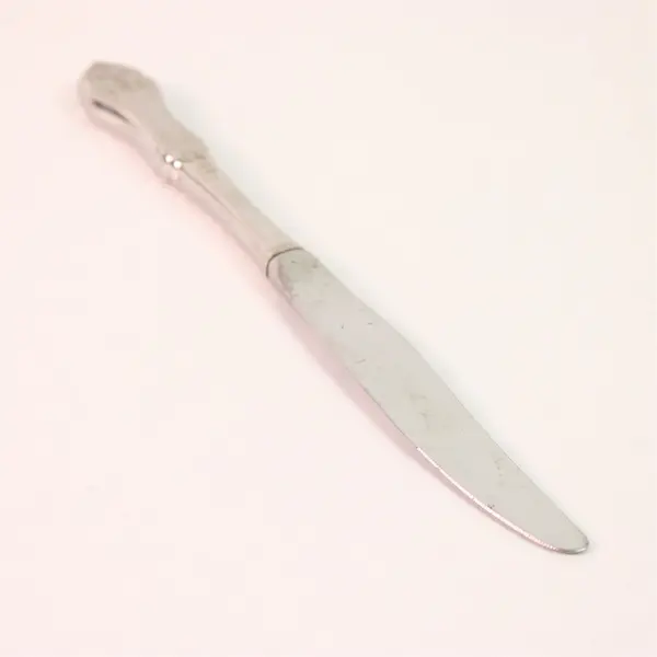 Oneida Silver Morning Lace Pattern SS Black Accent Dinner Knife 9" Long Good