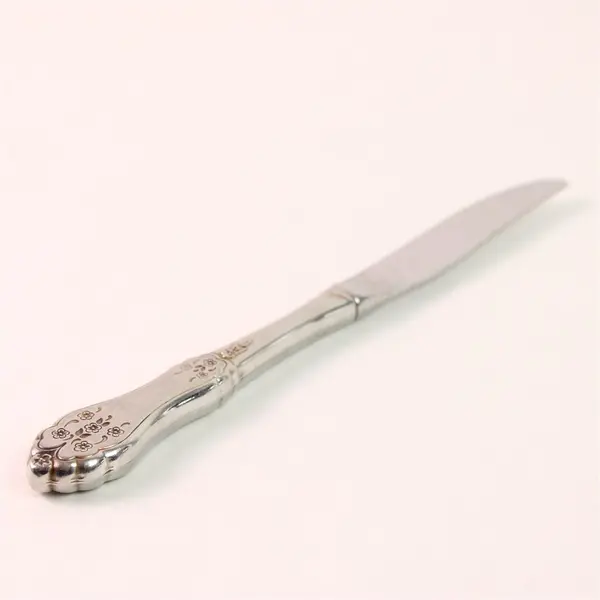 Oneida Silver Morning Lace Pattern SS Black Accent Dinner Knife 9" Long Good