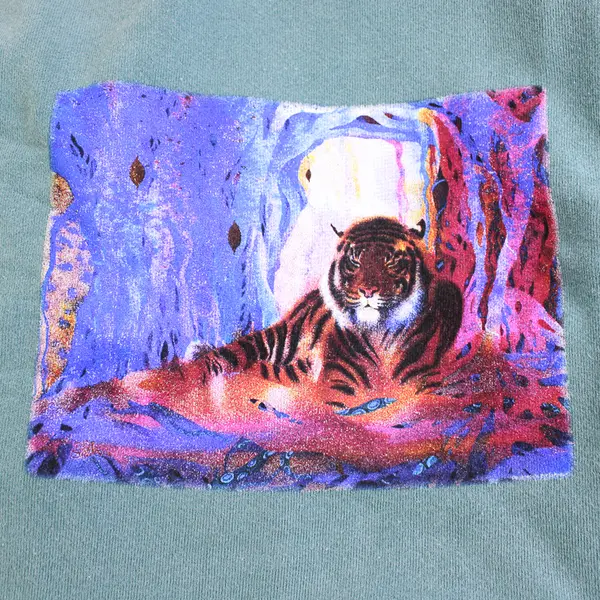 NWOT Vtg Comfort Colors Adult L Teal Tiger Graphic Crew Neck Pullover Sweater