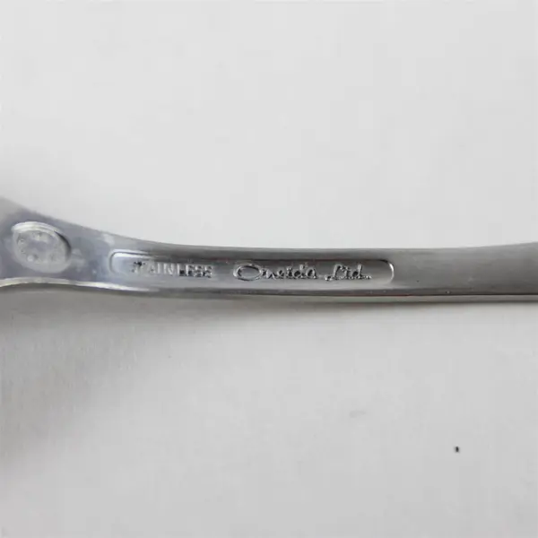 Set of 4 Oneida Spanish Court Stainless Ice Tea Spoons 7.5"